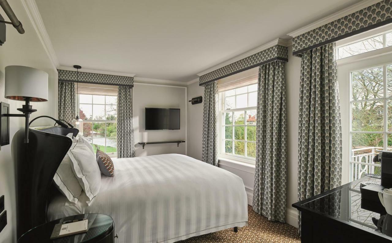 Monkey Island Estate - Small Luxury Hotels Of The World Bray Dış mekan fotoğraf A bedroom at the Inn